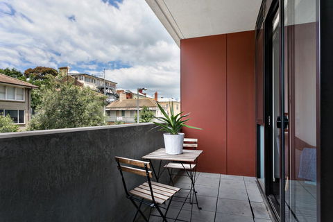 Complete Host Halo Apartments - VIC Tourism 26