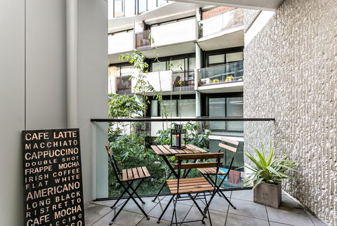 Complete Host Halo Apartments - VIC Tourism 14