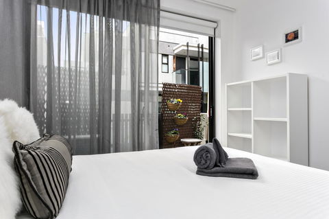 Complete Host Halo Apartments - VIC Tourism 16