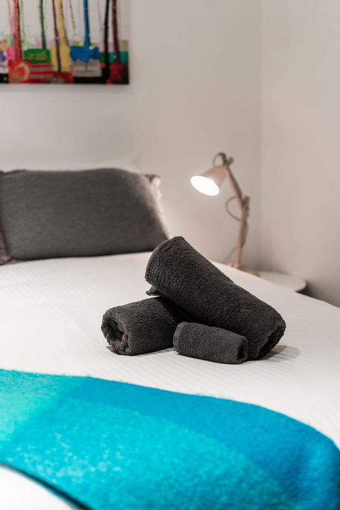 Complete Host Halo Apartments - VIC Tourism 8
