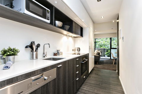 Complete Host Halo Apartments - VIC Tourism 37