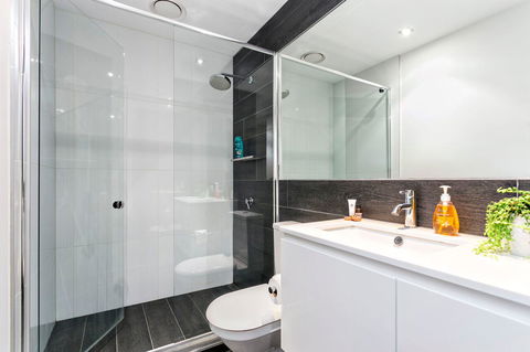 Complete Host Halo Apartments - VIC Tourism 32