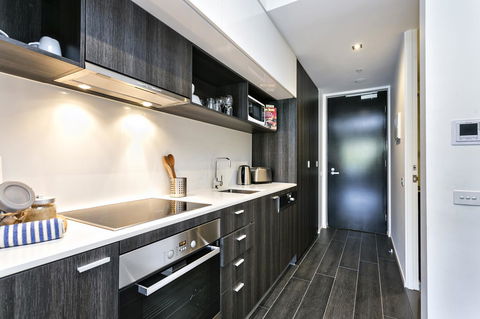 Complete Host Halo Apartments - VIC Tourism 29