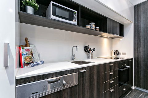 Complete Host Halo Apartments - VIC Tourism 18