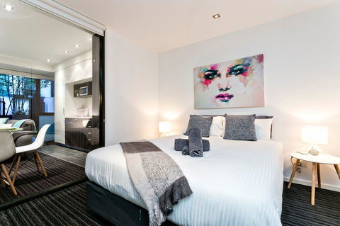 Complete Host Halo Apartments - VIC Tourism 2