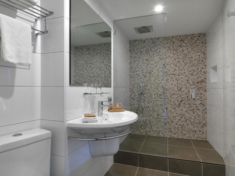 Hotel Grand Chancellor Melbourne - VIC Tourism 6