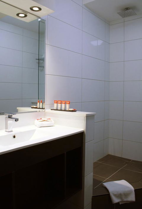 Hotel Grand Chancellor Melbourne - VIC Tourism 10
