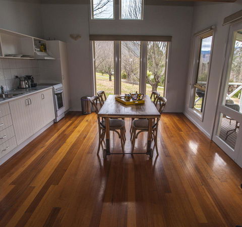 Abbys Cottages Bright - VIC Tourism 18