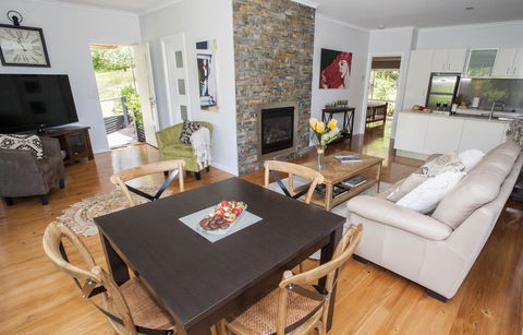 Abbys Cottages Bright - VIC Tourism 6