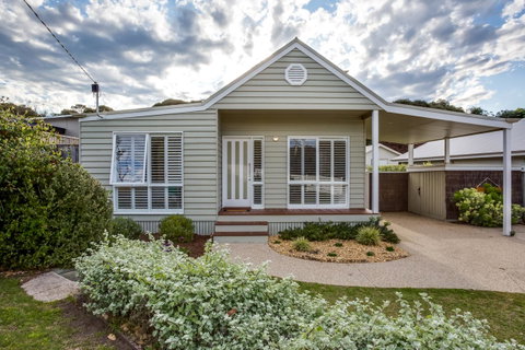 Cute Cottage On Cain - Beach At End Of Street - VIC Tourism 19