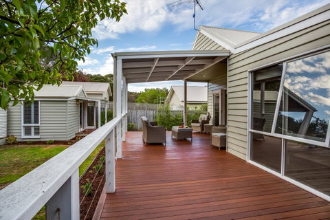 Cute Cottage On Cain - Beach At End Of Street - VIC Tourism 8