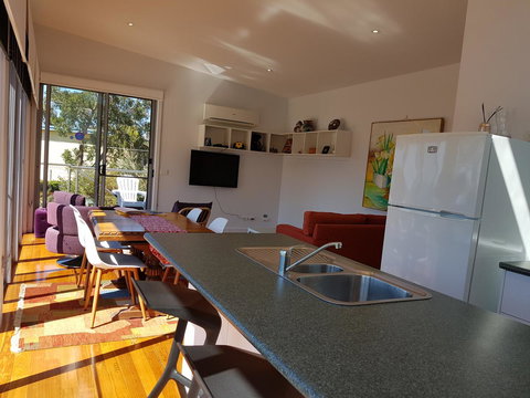 Beach Retreat Apartment Marengo - VIC Tourism 8