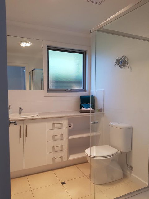 Beach Retreat Apartment Marengo - VIC Tourism 19