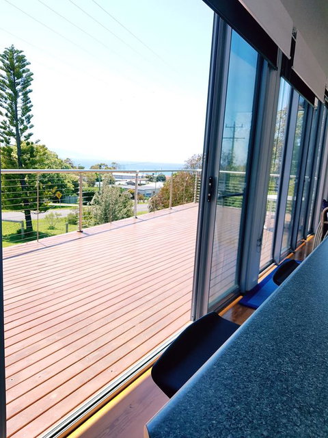 Beach Retreat Apartment Marengo - VIC Tourism 17