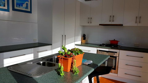 Beach Retreat Apartment Marengo - VIC Tourism 3