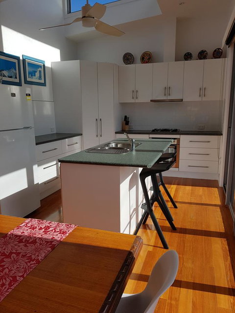 Beach Retreat Apartment Marengo - VIC Tourism 16