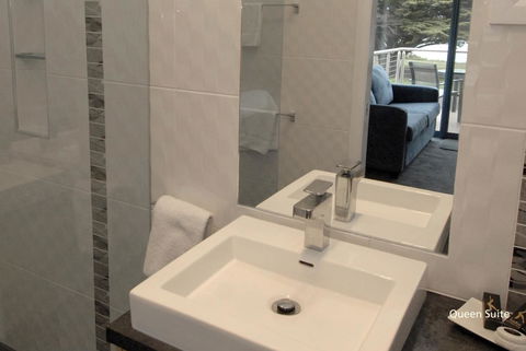 Seascape Accommodation - VIC Tourism 11