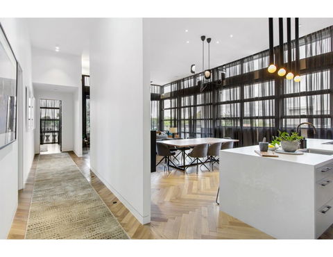 Ultimate Luxury Penthouse From The Block - VIC Tourism 16