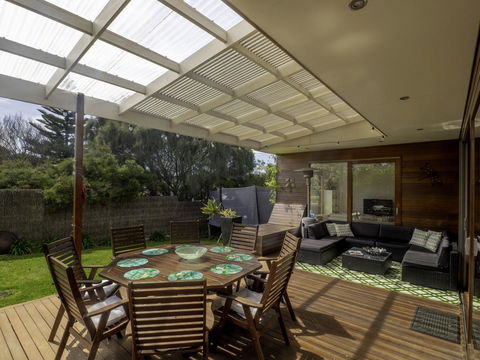 Blairgowrie Moonah Beach House: Walk To Beach - VIC Tourism 1