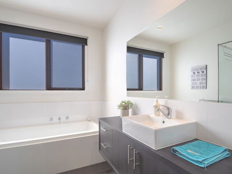 Blairgowrie Moonah Beach House: Walk To Beach - VIC Tourism 15