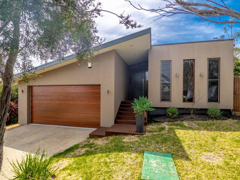 Blairgowrie Moonah Beach House: Walk To Beach - VIC Tourism 9