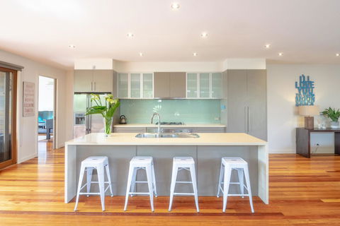 Blairgowrie Moonah Beach House: Walk To Beach - VIC Tourism 0