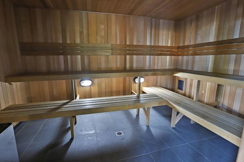 Melbourne Knox Central Apartment Hotel Official - VIC Tourism 1