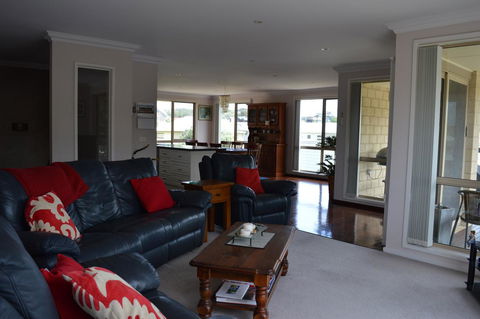 Ocean View Beach House - VIC Tourism 14