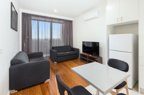 City Edge Dandenong Apartment Hotel - VIC Tourism 3