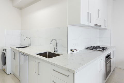 City Edge Dandenong Apartment Hotel - VIC Tourism 11