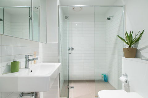 Complete Host The River Apartments - VIC Tourism 3