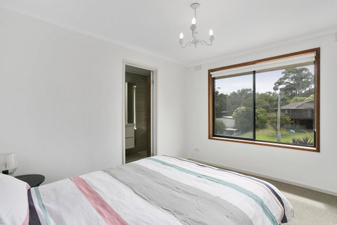 Fairhills - NEW LISTING, Beautifully Styled - VIC Tourism 5