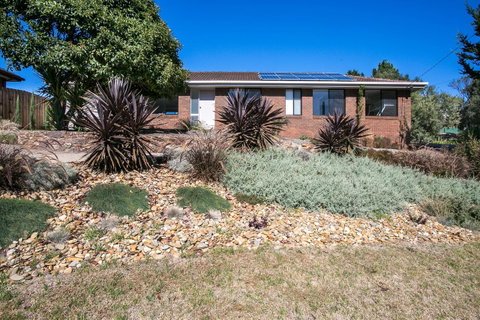 Fairhills - NEW LISTING, Beautifully Styled - VIC Tourism 8