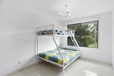Fairhills - NEW LISTING, Beautifully Styled - VIC Tourism 6