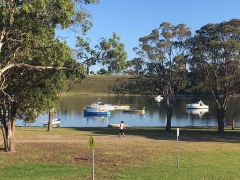 The Wheelhouse - 2BR Waterfront Apt In Town - VIC Tourism 20