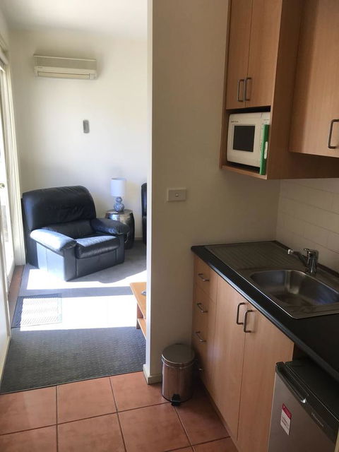 Lakeside Conti Villas - VIC Tourism 9
