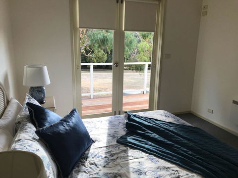 Lakeside Conti Villas - VIC Tourism 4