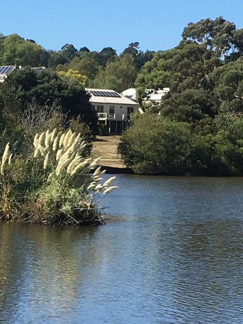 Lakeside Conti Villas - VIC Tourism 0