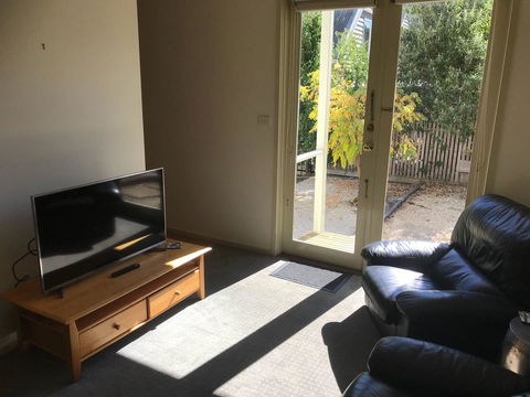 Lakeside Conti Villas - VIC Tourism 11