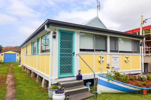 The Broken Oar - VIC Tourism 0