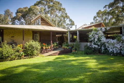 The Burrow At Wombat Bend - VIC Tourism 2
