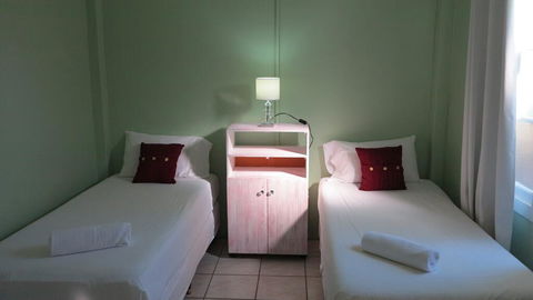The Captain's Manor On Cook Unit 9 - VIC Tourism 1