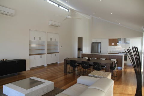 The Carnarvon Luxury Canal Home - VIC Tourism 3