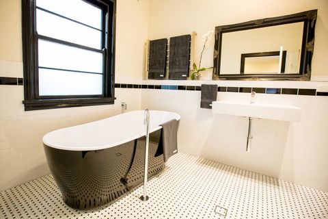 The Commercial Boutique Hotel - VIC Tourism 1