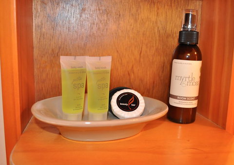 The Cottages On Mount Tamborine - VIC Tourism 3