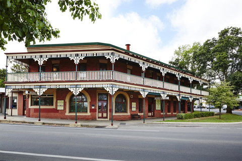 The Daylesford Hotel - VIC Tourism 1