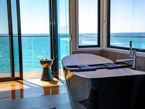 THE DECK HOUSE - A WYE RIVER ICON - VIC Tourism 2