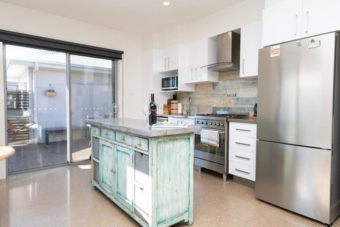 The Endsleigh -1 Bedroom Villa, Free Wifi, Near CBD - VIC Tourism 3