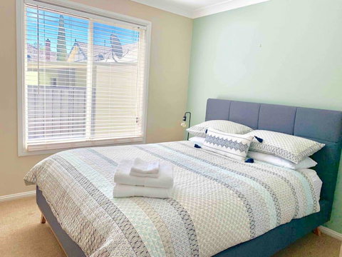 The Entertainer - Downtown Orange, Sleeps 11 - VIC Tourism 3