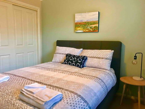 The Entertainer - Downtown Orange, Sleeps 11 - VIC Tourism 2